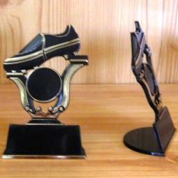 Sportschuh mit Emblem P1
