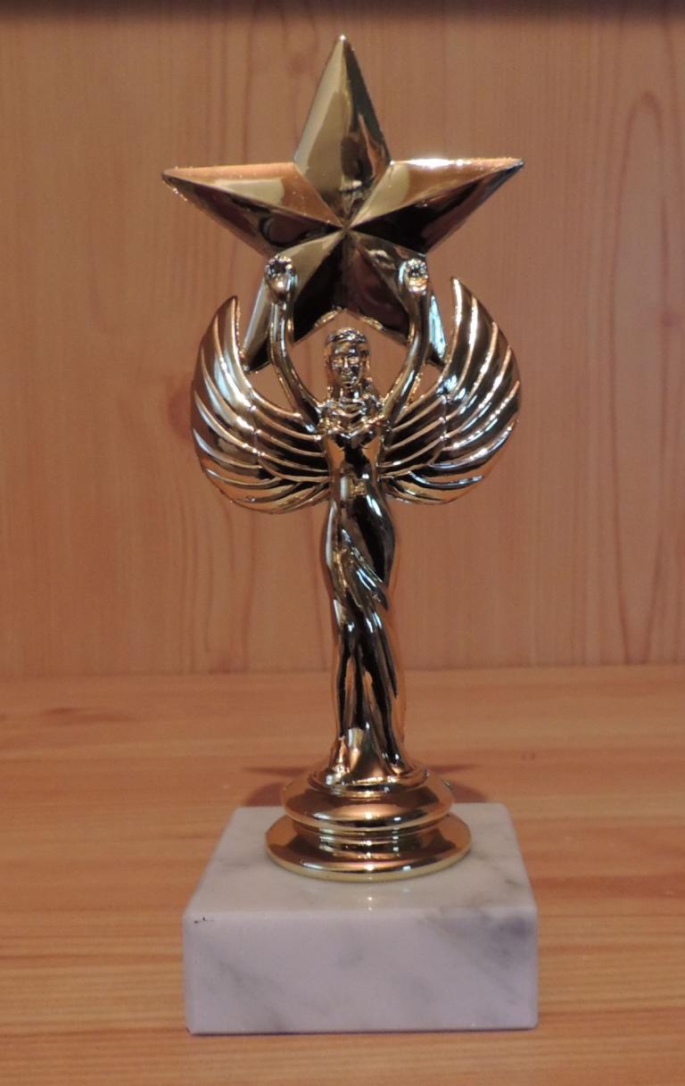Engel mit Stern aus Kunststoff auf Marmor 16cm
