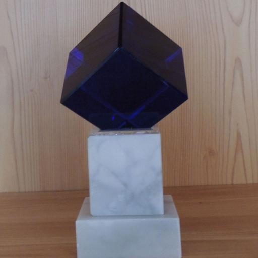 Glaspokal Würfel Blue Quadro 20cm